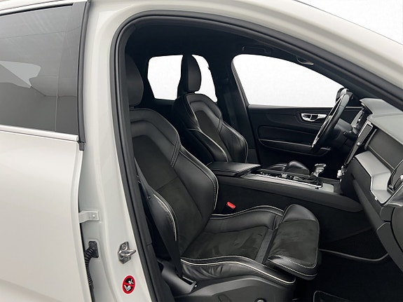 Volvo XC60 27 of 30