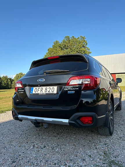 Subaru Outback 3 of 9