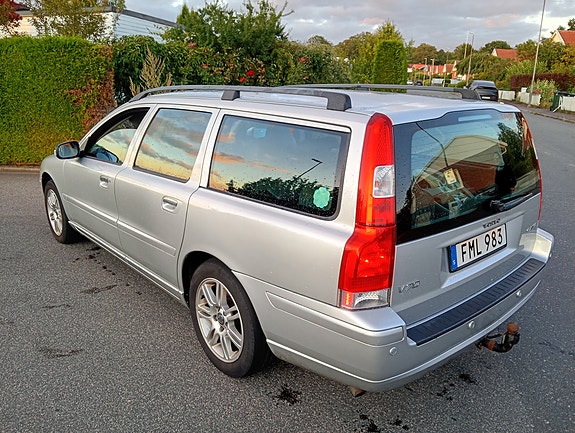 Volvo V70 4 of 5
