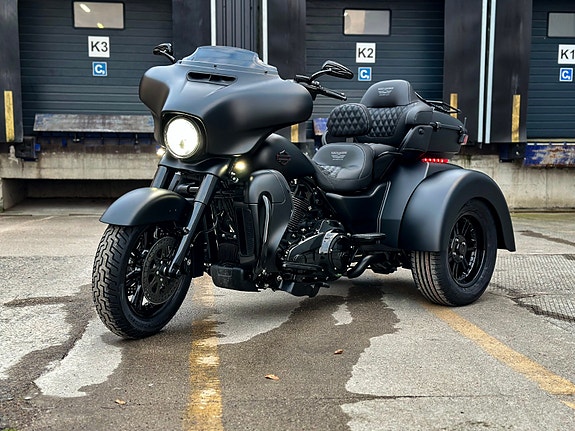Harley-Davidson FLHTCUTG/Tri Glide Ultra 6 of 15