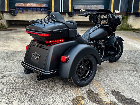 Harley-Davidson FLHTCUTG/Tri Glide Ultra 5 of 15
