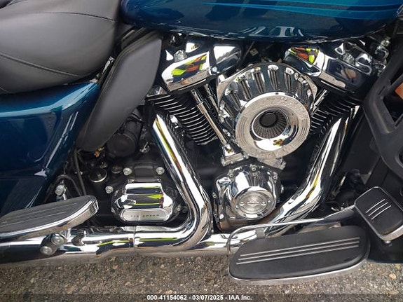 Harley-Davidson FLHTCUTG/Tri Glide Ultra 13 of 15