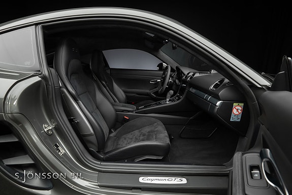 Porsche 718 Cayman GTS 16 of 17