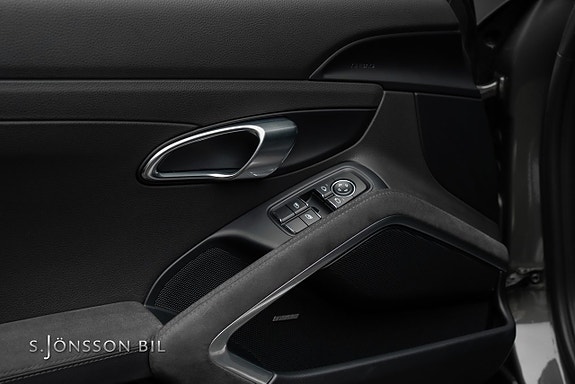 Porsche 718 Cayman GTS 9 of 17