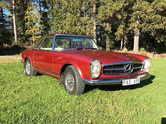Mercedes-Benz 230 SL 2 of 8