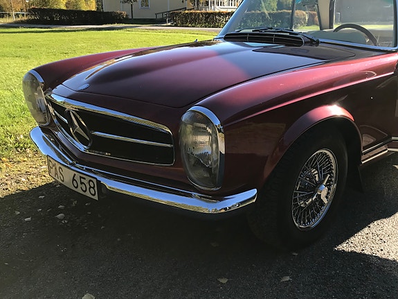 Mercedes-Benz 230 SL 7 of 8