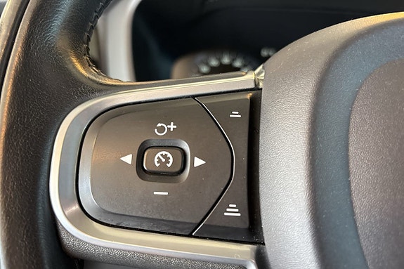 Volvo XC60 16 of 23