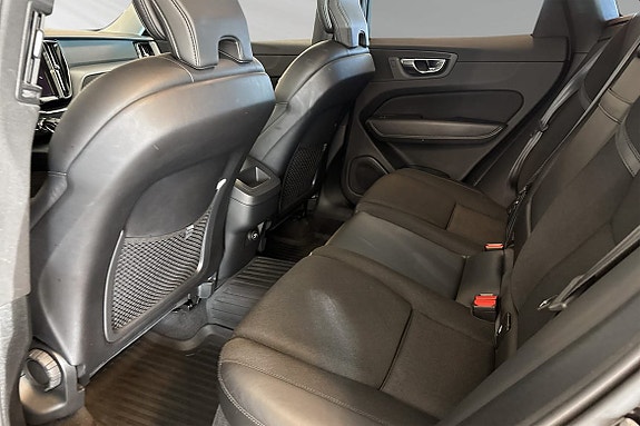 Volvo XC60 8 of 23