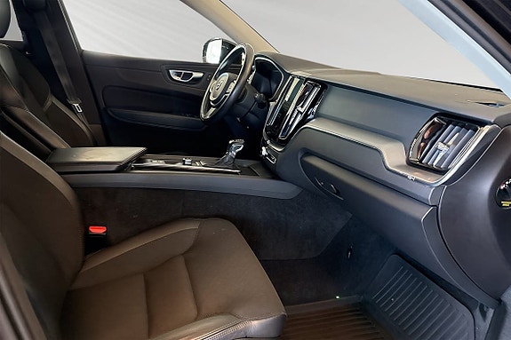 Volvo XC60 10 of 23