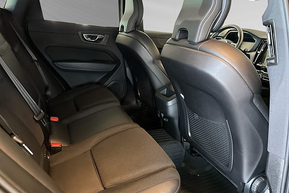 Volvo XC60 12 of 23