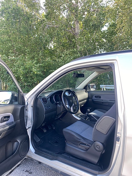 Suzuki Grand Vitara 5 of 8