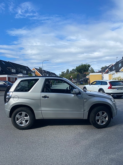 Suzuki Grand Vitara 4 of 8