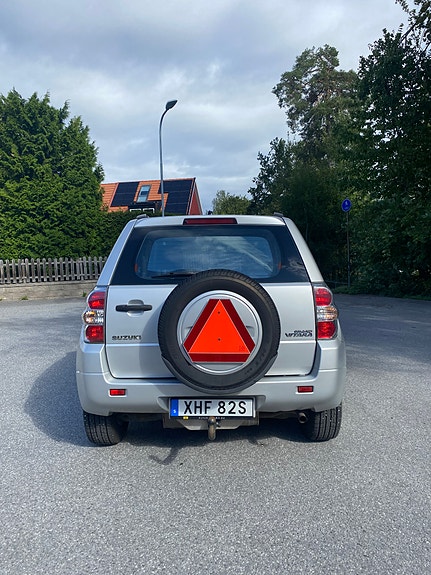 Suzuki Grand Vitara 3 of 8