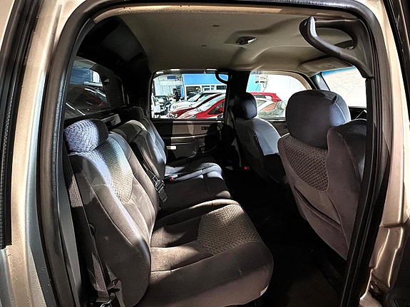 Chevrolet Avalanche 7 of 12