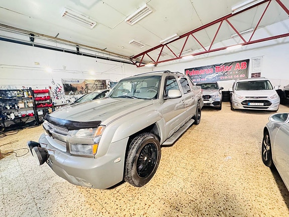 Chevrolet Avalanche 3 of 12