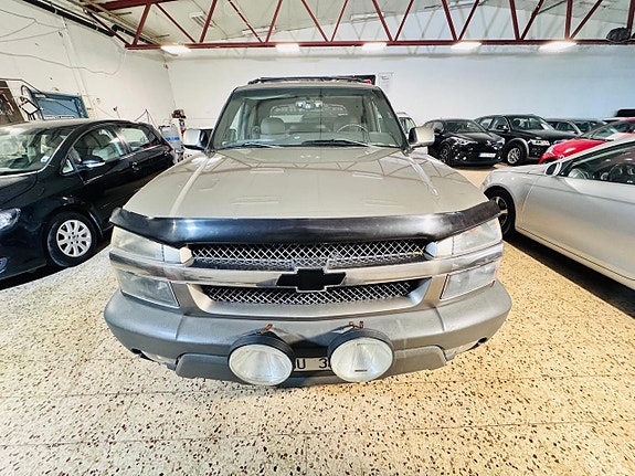 Chevrolet Avalanche 2 of 12