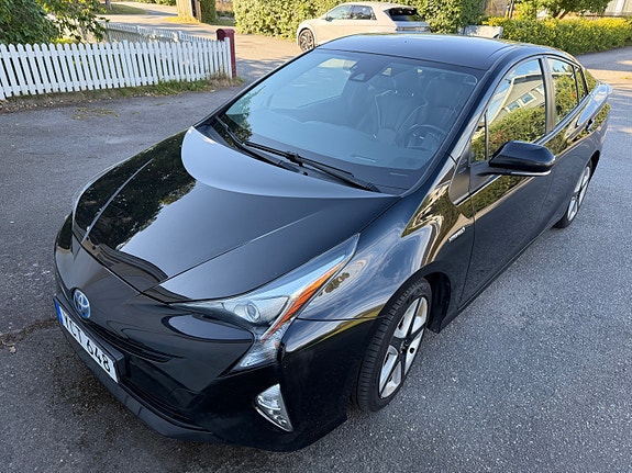 Toyota Prius 2 of 15