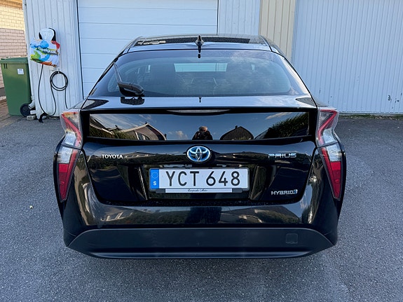 Toyota Prius 6 of 15