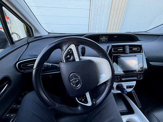 Toyota Prius 11 of 15