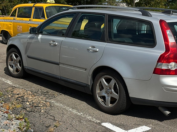 Volvo V50 3 of 4