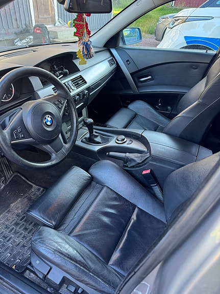 BMW 520d 2 of 5