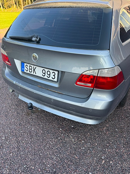 BMW 520d 3 of 5