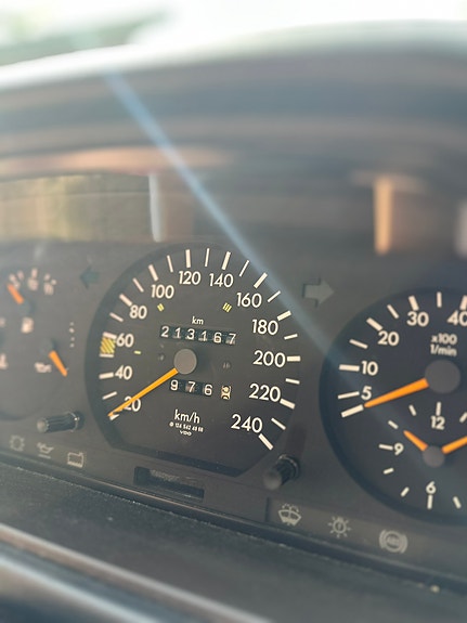 Mercedes-Benz 260 E 6 of 10
