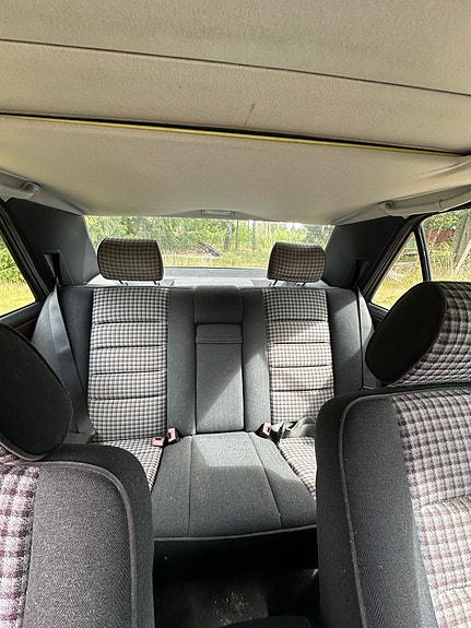 Mercedes-Benz 260 E 9 of 10