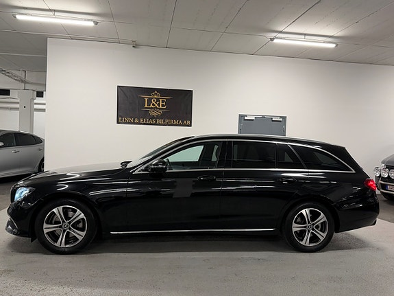 Mercedes-Benz E200 2 of 22