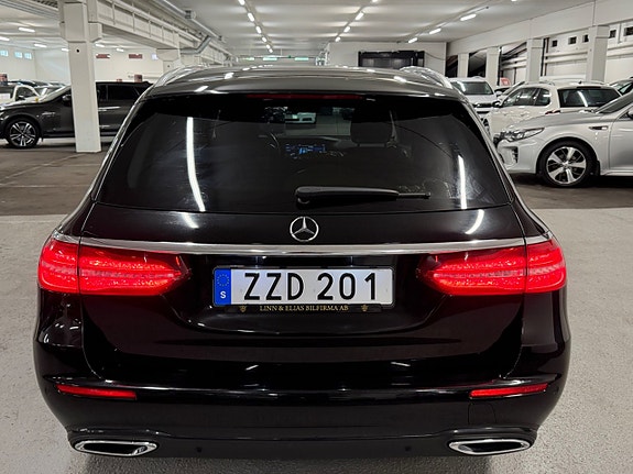 Mercedes-Benz E200 4 of 22
