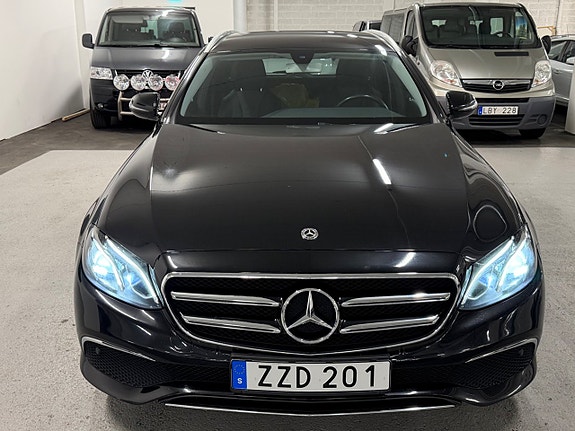 Mercedes-Benz E200 7 of 22