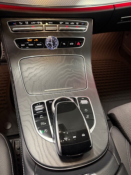 Mercedes-Benz E200 18 of 22