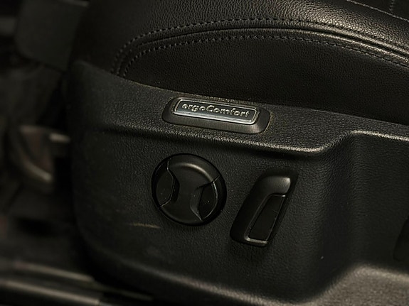 Volkswagen Passat 9 of 25