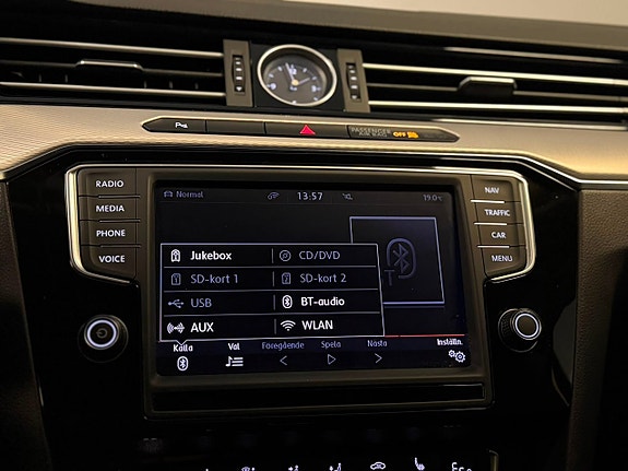 Volkswagen Passat 12 of 25