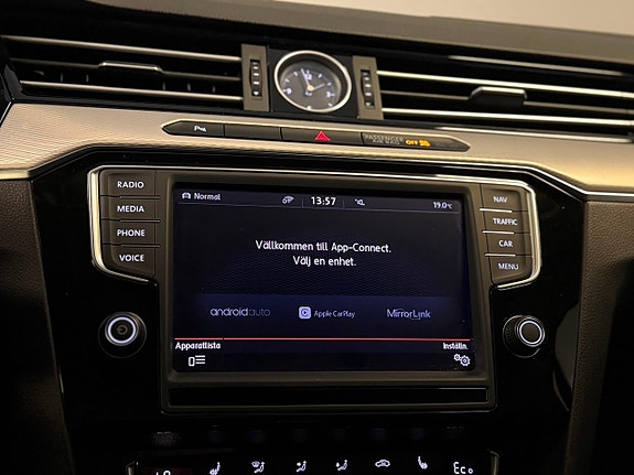 Volkswagen Passat 13 of 25