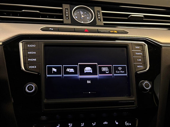 Volkswagen Passat 11 of 25