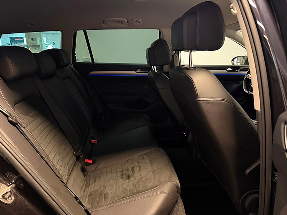 Volkswagen Passat 21 of 25