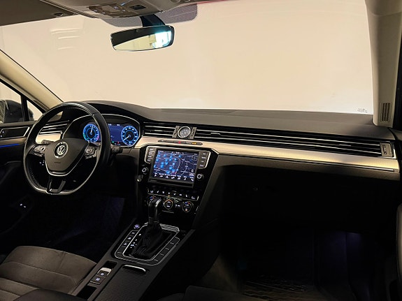 Volkswagen Passat 10 of 25