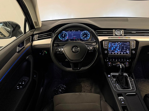 Volkswagen Passat 16 of 25