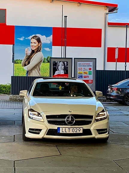 Mercedes-Benz CLS350 5 of 9