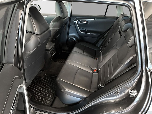 Toyota RAV4 15 of 23