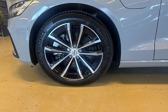 Volvo V60 11 of 30