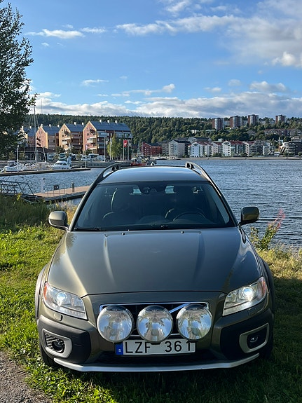 Volvo XC70 3 of 11