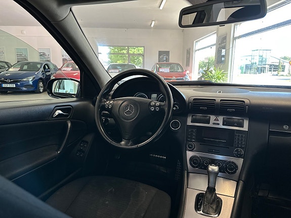 Mercedes-Benz C180 11 of 21