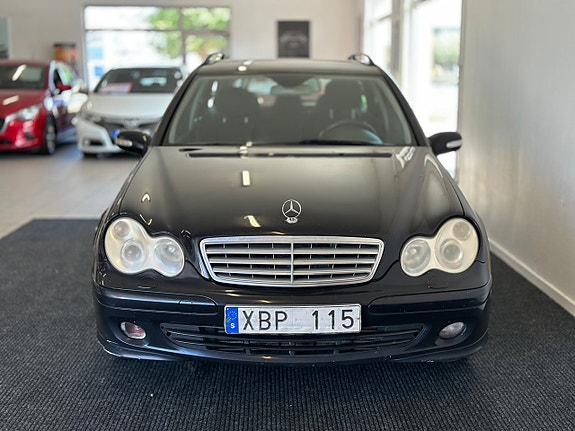 Mercedes-Benz C180 2 of 21