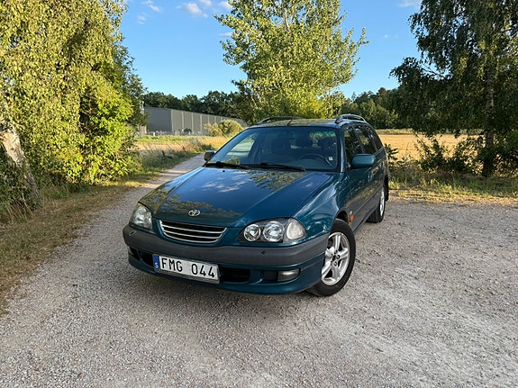 Toyota Avensis 4 of 6
