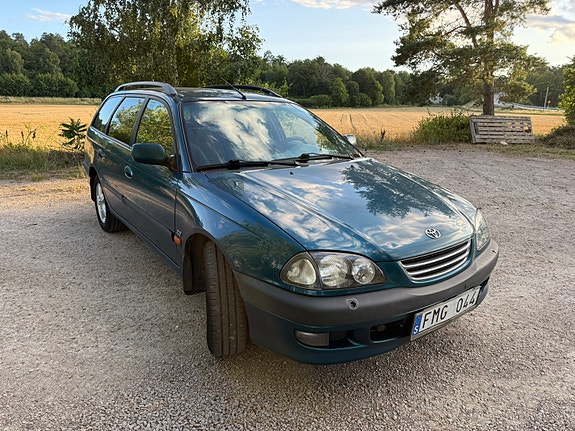 Toyota Avensis 3 of 6