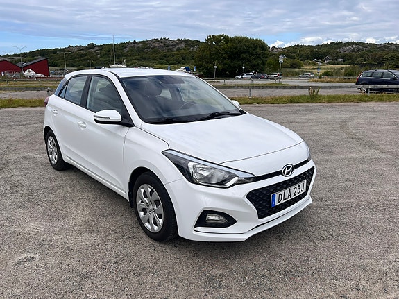 Hyundai i20 2 of 6