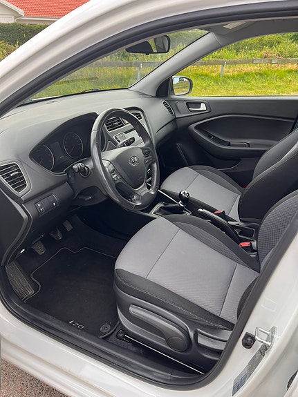 Hyundai i20 4 of 6