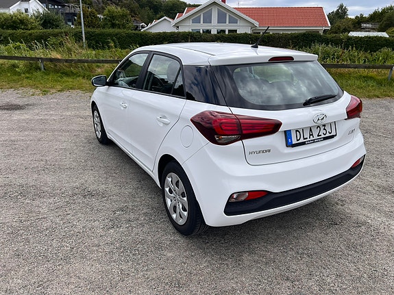 Hyundai i20 3 of 6